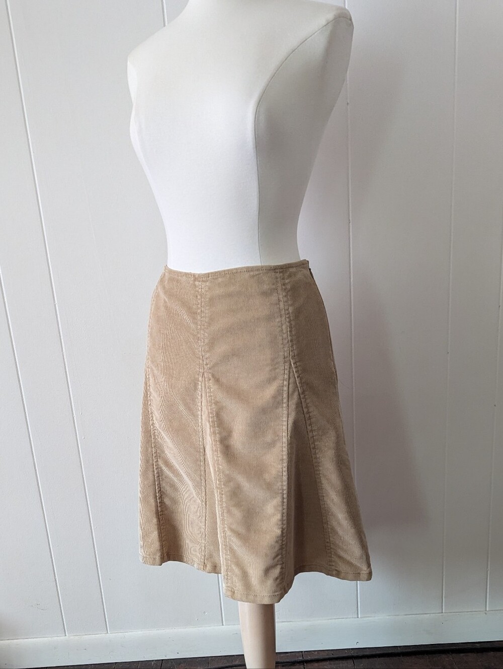 Vintage Y2K Beige Courduroy Low Rise Fluted A-Line Skirt By Gap Size 6